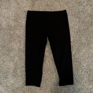 Victoria secret pink cropped yoga capri pants size M